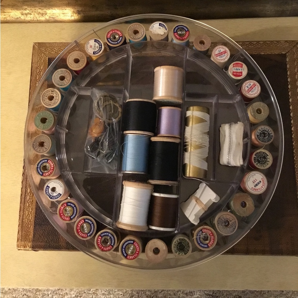 COPY - VTG Thread Sewing Storage Container - Picture 3 of 9